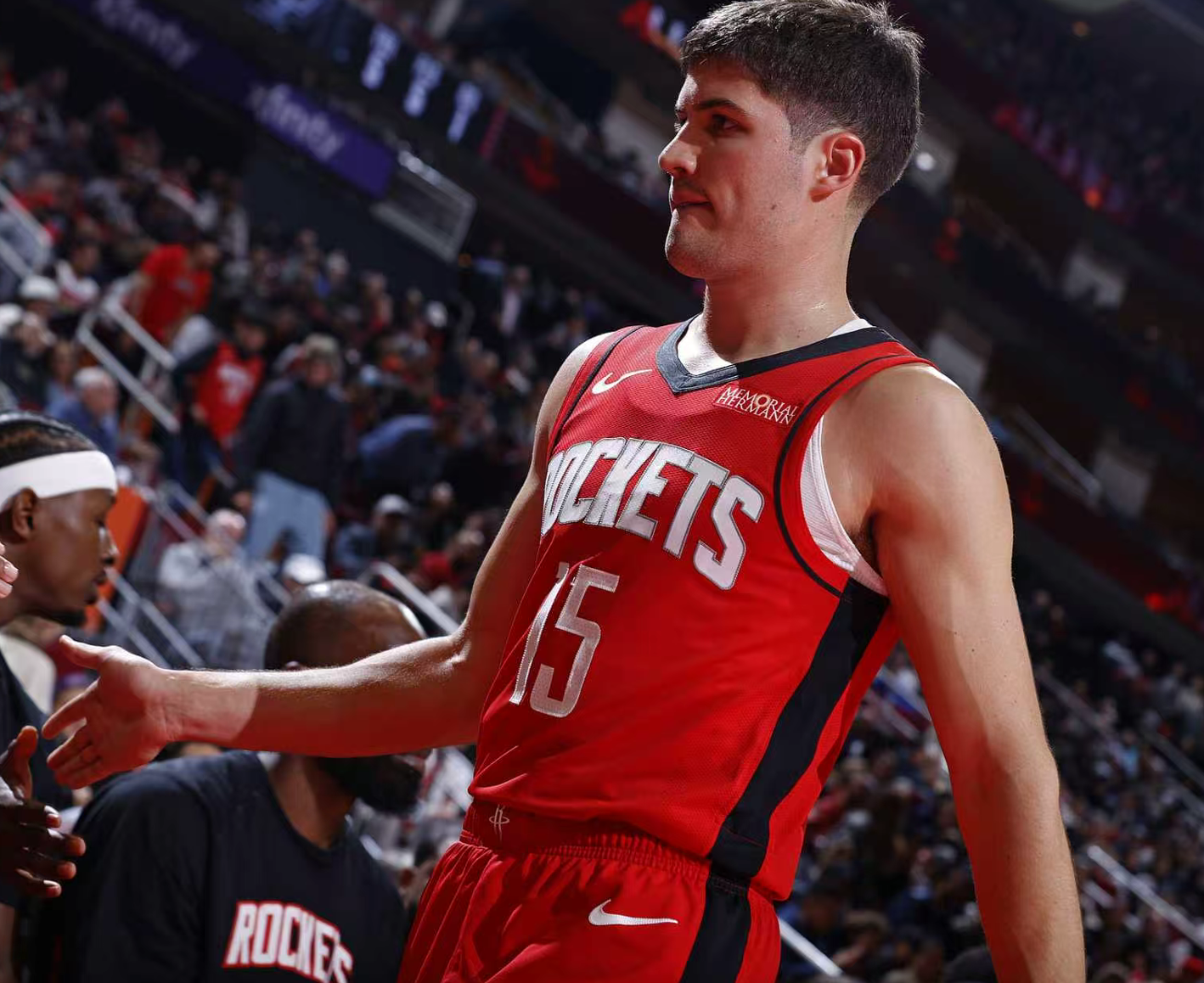 华体会网址-火箭逆转马刺三连胜！谢泼德末节12分成奇兵 申京20+13+9决胜一投